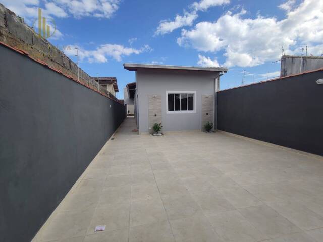 #C040 - Casa com Piscina para Venda em Itanhaém - SP