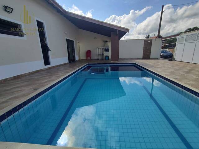 Casa com Piscina para Venda em Itanhaém - 3