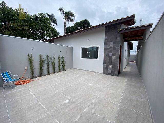 #C025 - Casa com Piscina para Venda em Itanhaém - SP