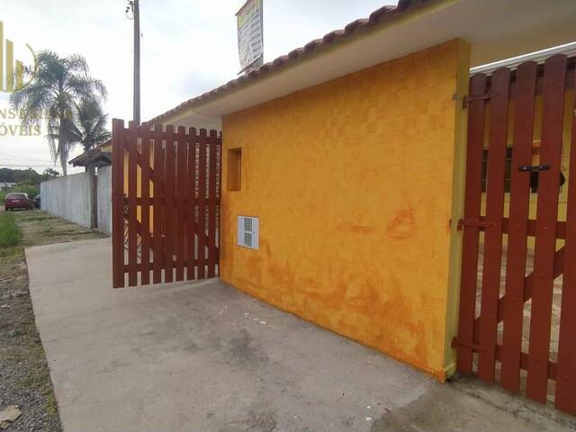 #C067 - Casa com Piscina para Venda em Itanhaém - SP