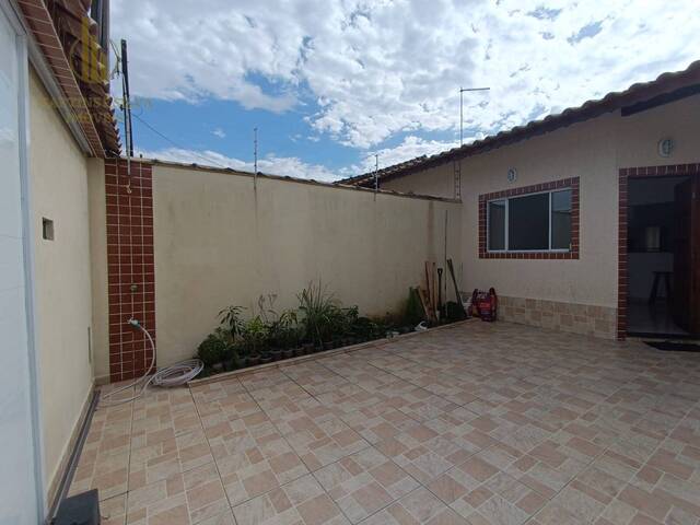#C072 - Casa com Piscina para Venda em Mongaguá - SP - 3