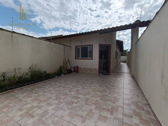 #C072 - Casa com Piscina para Venda em Mongaguá - SP - 1