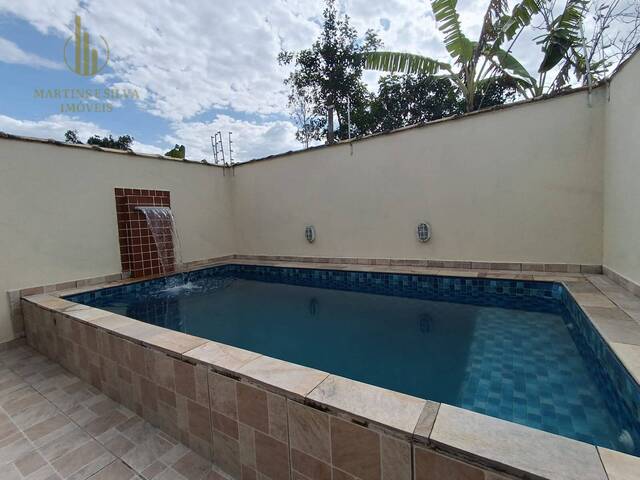 #C072 - Casa com Piscina para Venda em Mongaguá - SP - 2