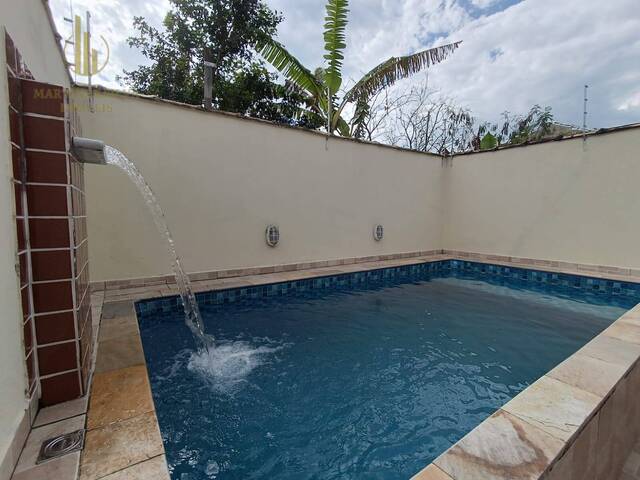 Casa com Piscina para Venda em Mongaguá - 4