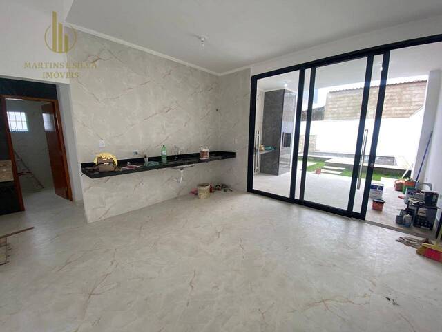 Casa com Piscina para Venda em Itanhaém - 3