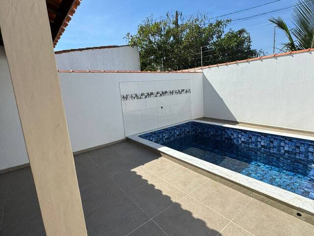 Casa com Piscina para Venda em Itanhaém - 4