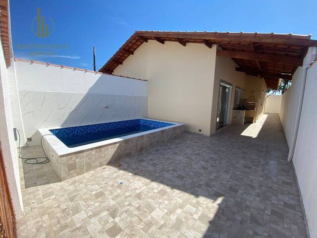 #C081 - Casa com Piscina para Venda em Itanhaém - SP