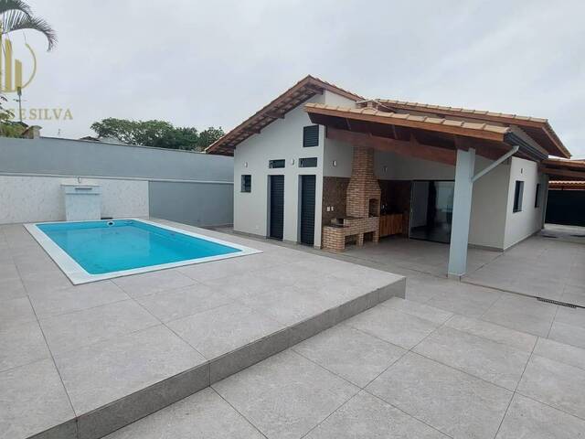 #C085 - Casa com Piscina para Venda em Itanhaém - SP