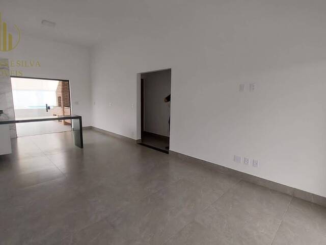 Casa com Piscina para Venda em Itanhaém - 4
