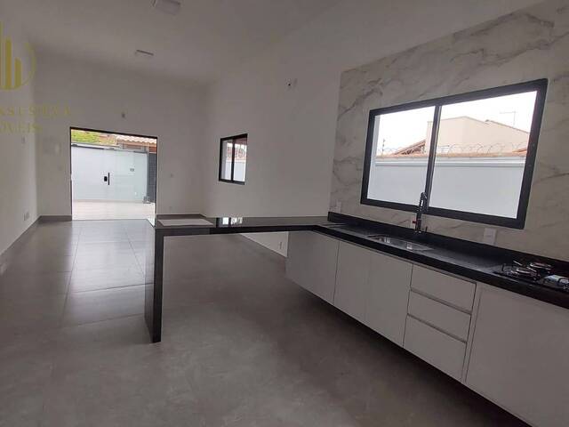 Casa com Piscina para Venda em Itanhaém - 3