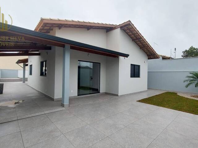 Casa com Piscina para Venda em Itanhaém - 2