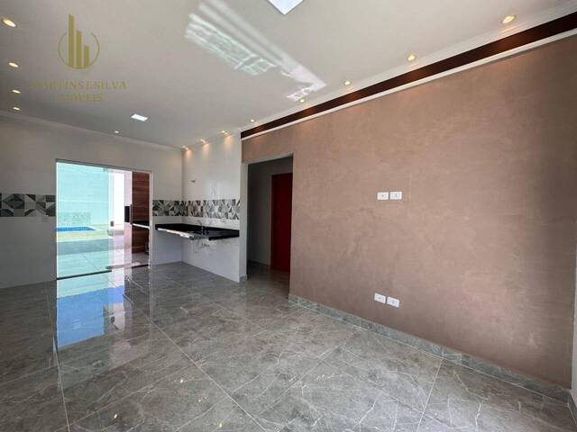 Casa com Piscina para Venda em Itanhaém - 4