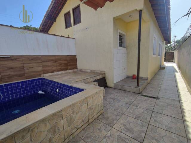 Casa com Piscina para Venda em Itanhaém - 2