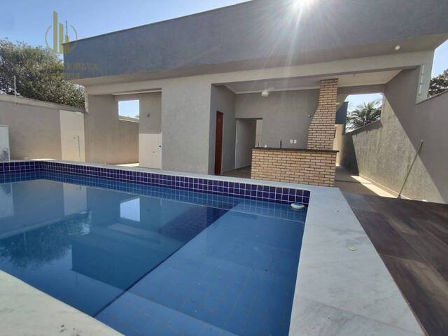 #C131 - Casa com Piscina para Venda em Itanhaém - SP