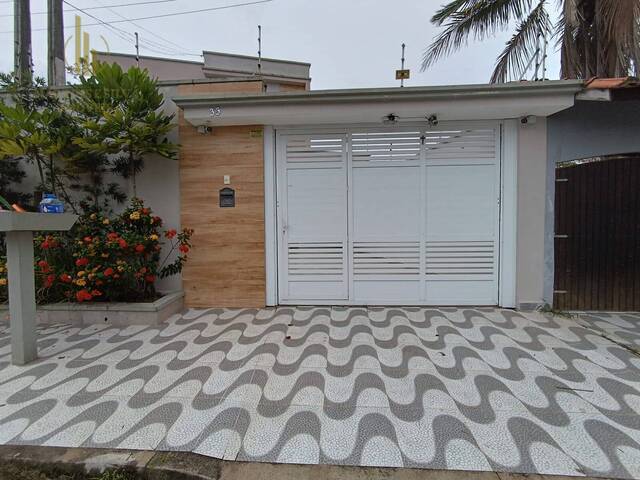 #C132 - Casa com Piscina para Venda em Itanhaém - SP