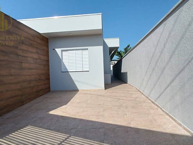 #C136 - Casa com Piscina para Venda em Itanhaém - SP