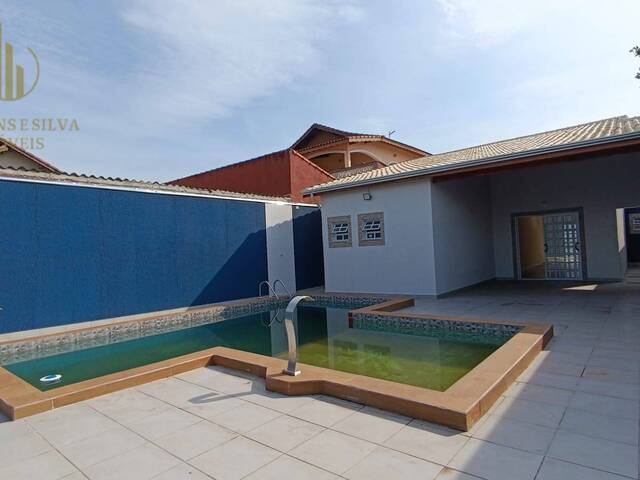 #C137 - Casa com Piscina para Venda em Itanhaém - SP