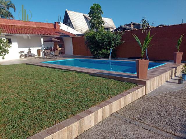 Casa com Piscina para Venda em Itanhaém - 2