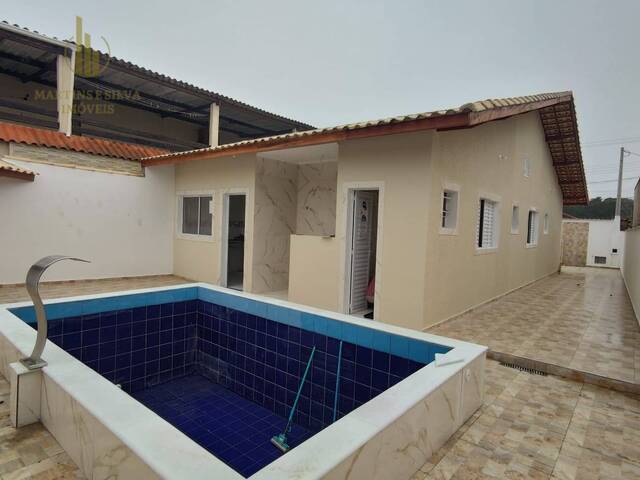 Casa com Piscina para Venda em Itanhaém - 2