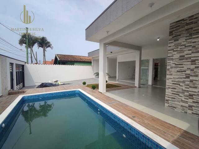 Casa com Piscina para Venda em Itanhaém - 3