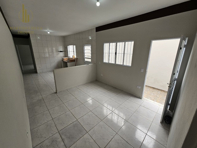 Casa com Piscina para Venda em Mongaguá - 4