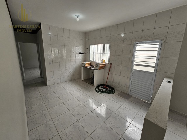 Casa com Piscina para Venda em Mongaguá - 5