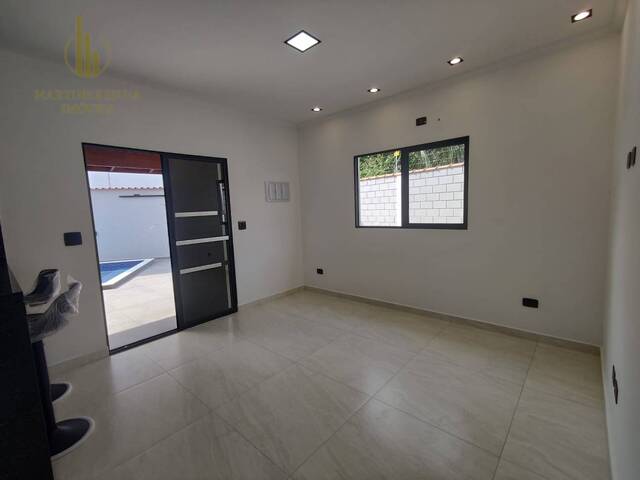 Casa com Piscina para Venda em Itanhaém - 4