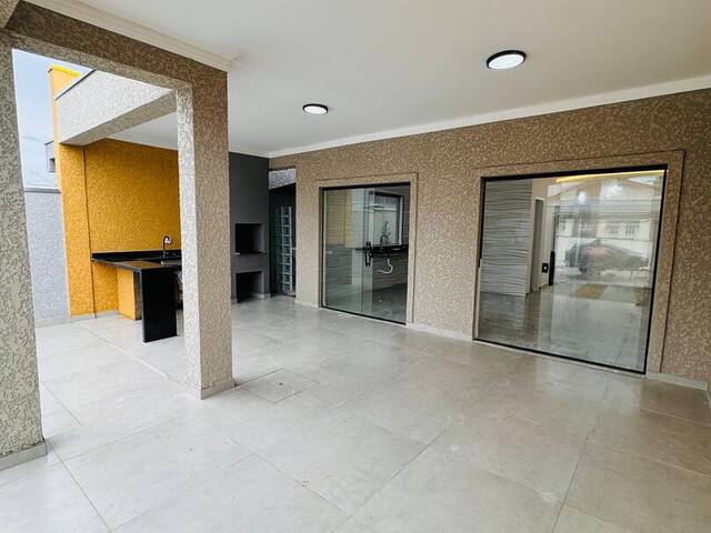 #C237 - Casa com Piscina para Venda em Itanhaém - SP