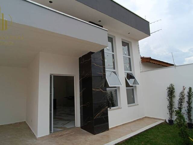 #C094 - Casa com Piscina para Venda em Itanhaém - SP
