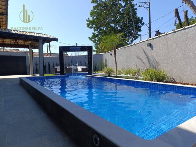 Casa com Piscina para Venda em Itanhaém - 4