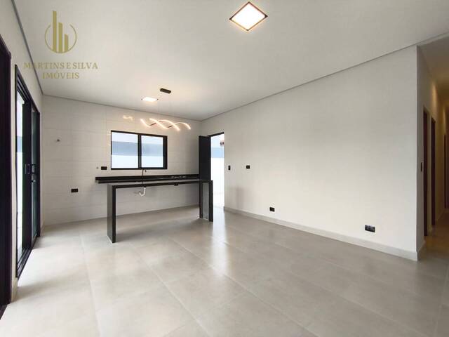 Casa com Piscina para Venda em Itanhaém - 4