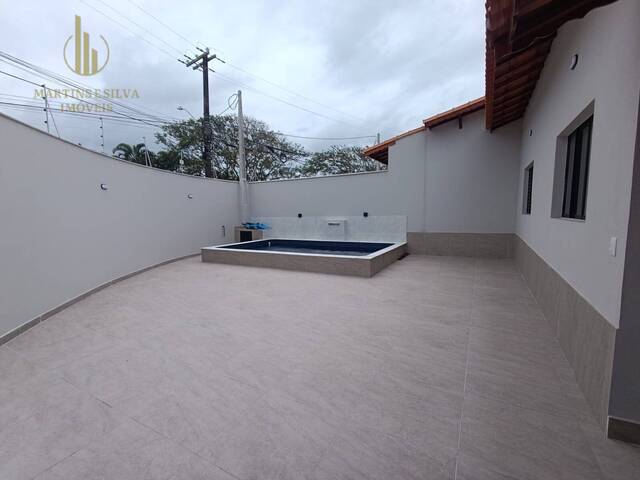 Casa com Piscina para Venda em Itanhaém - 4