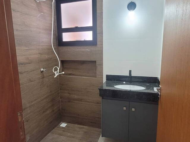 Casa com Piscina para Venda em Peruíbe - 5