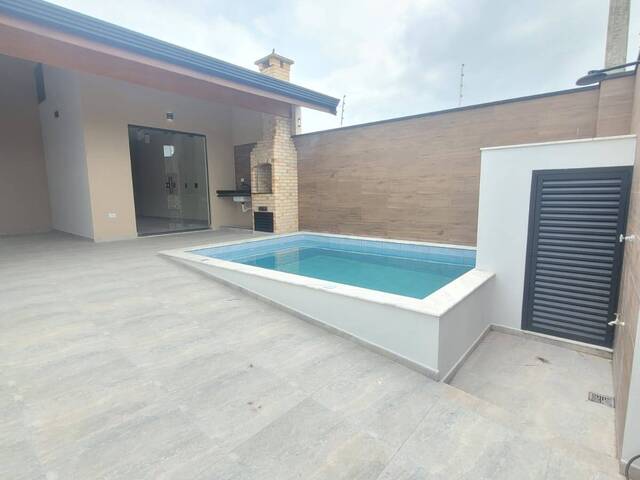 #C363 - Casa com Piscina para Venda em Peruíbe - SP - 2