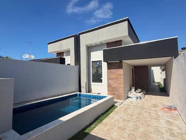 #C335 - Casa com Piscina para Venda em Itanhaém - SP