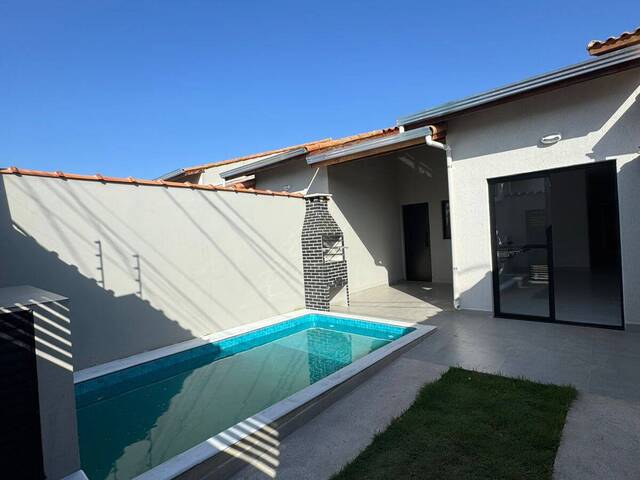#C388 - Casa com Piscina para Venda em Itanhaém - SP - 1