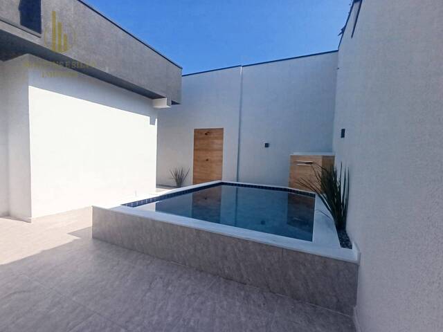 Casa com Piscina para Venda em Itanhaém - 2