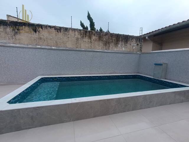 Casa com Piscina para Venda em Itanhaém - 3