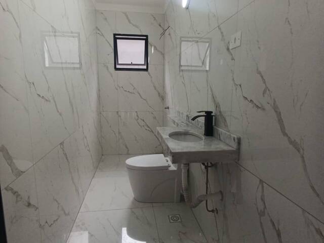 Casa com Piscina para Venda em Itanhaém - 2