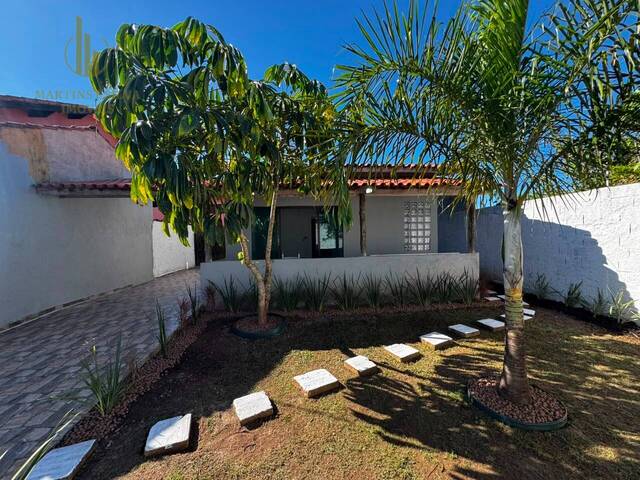 Casa com Piscina para Venda em Peruíbe - 2