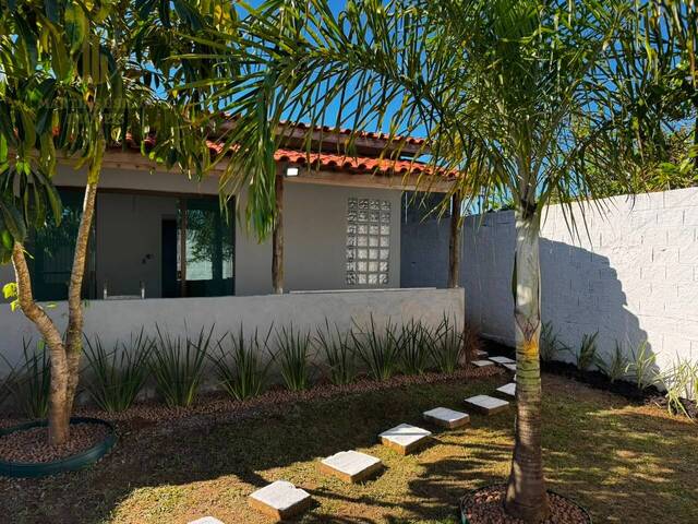 Casa com Piscina para Venda em Peruíbe - 5
